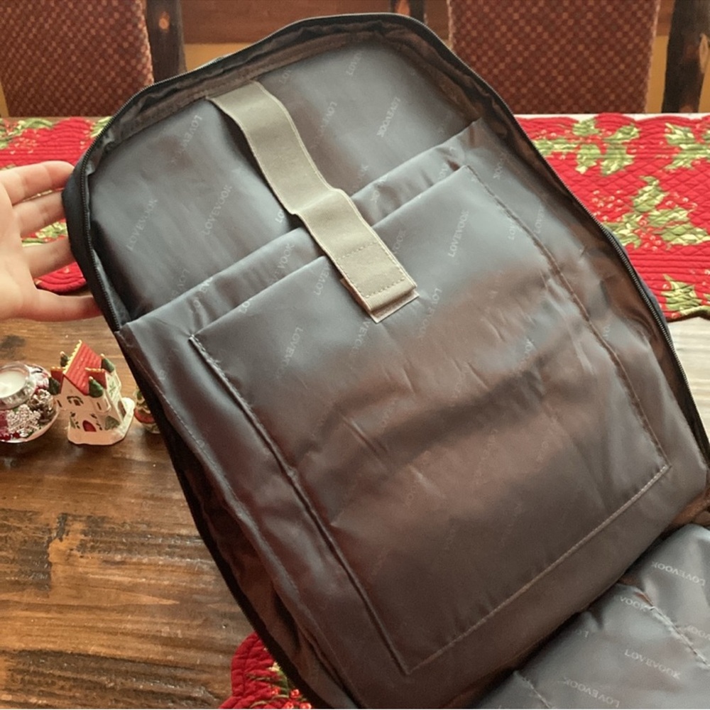 Lovevook brand new blue backpack with
USB. Three main pockets - Picture 7 of 8